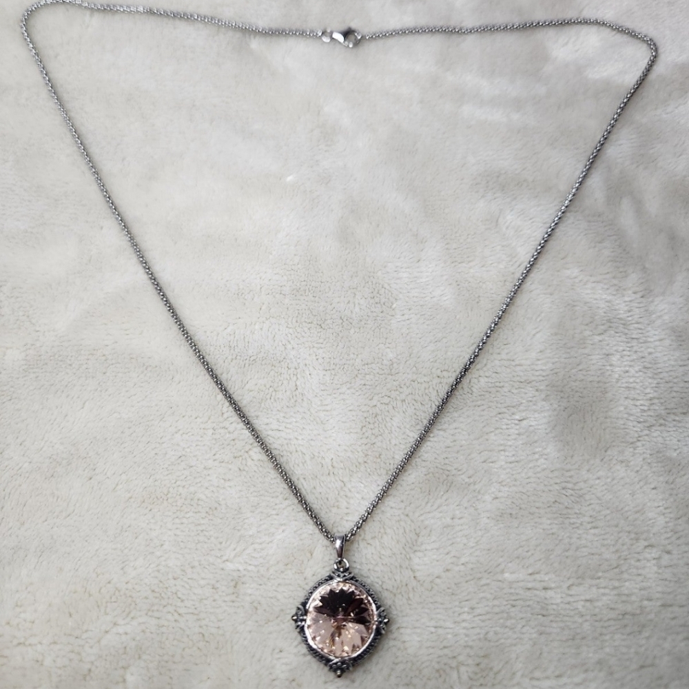 Rose gold pendant necklace
